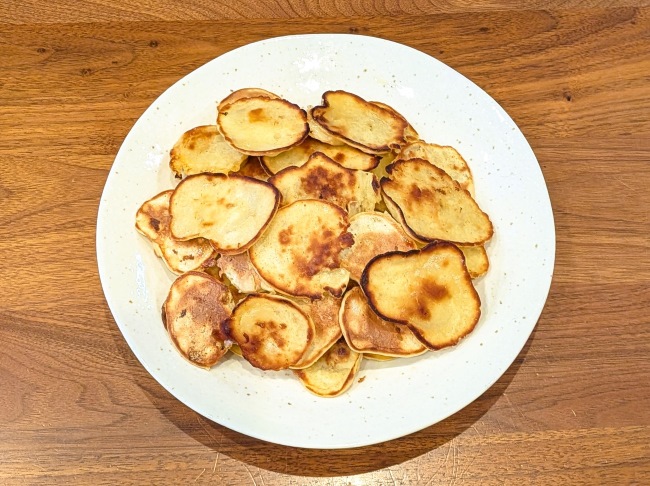 こんがり焼けたバナナのプチパンケーキ