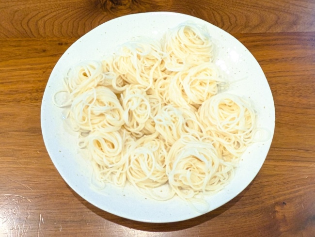 一口サイズに巻いたそうめん