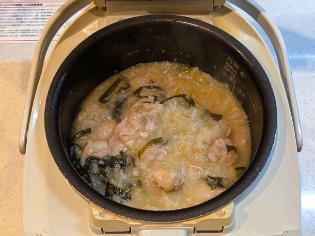炊飯器で作ったやさしい味わいのサムゲタンスープ