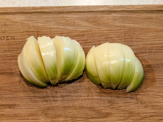 串切りにした玉ねぎ