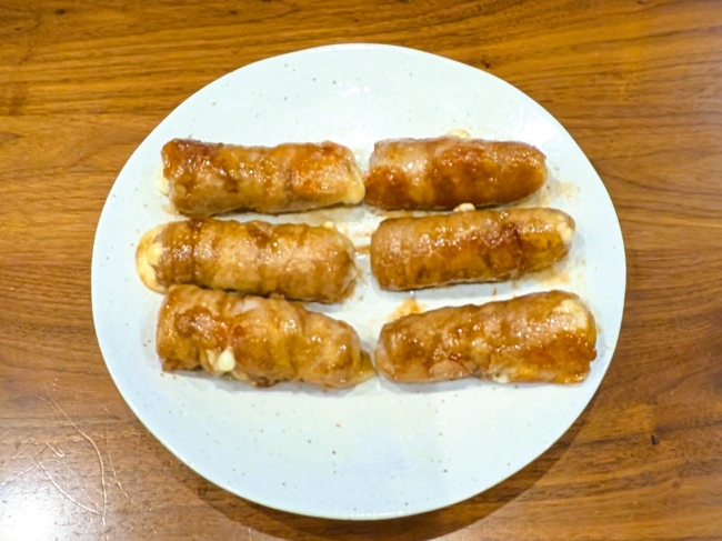 チーズとライスペーパーを豚肉で巻いたおつまみ