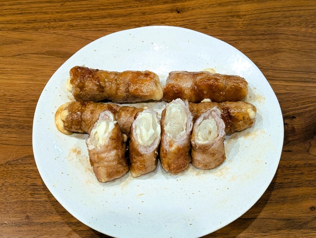 ライスペーパーとチーズを豚肉で巻いたもっちりチーズの肉巻き