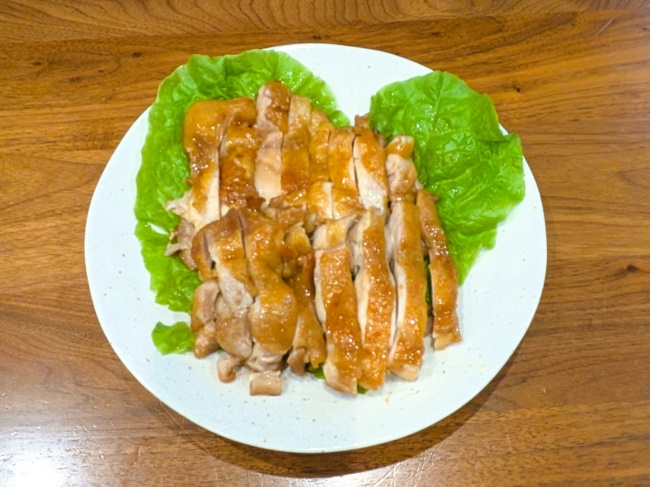 鶏もも肉の生姜焼き、甘辛い生姜だれを絡めたヘルシーな簡単おかず