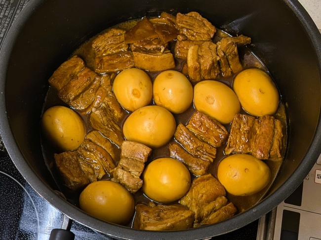 濃厚赤味噌の豚の角煮