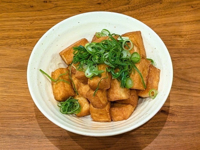 青ねぎをたっぷりのせた厚揚げの照り焼き