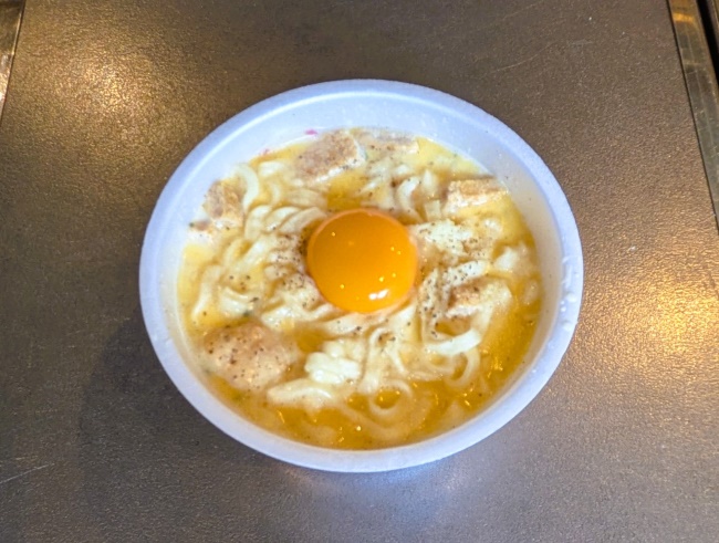 日清どん兵衛で作ったカルボナーラうどん